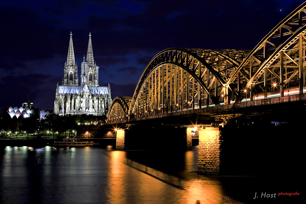 Die Hohenzollernbrücke mit Dom