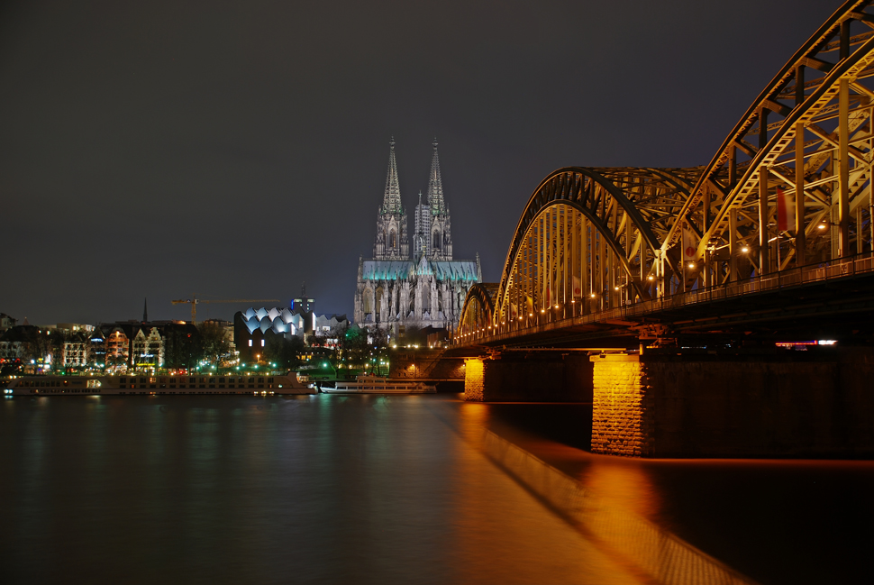Die Hohenzollernbrücke und der Dom in Köln 2