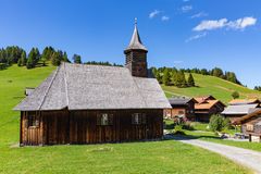 Die Holzkirche von Obermutten...