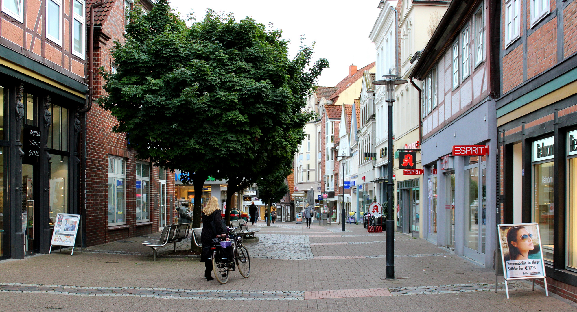 die Holzstr. runter ...