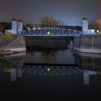 Die Hubbrücke am Handelshafen...