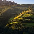 Die Hügel über Mühlbach, Region Hochkönig in goldenes Licht getaucht