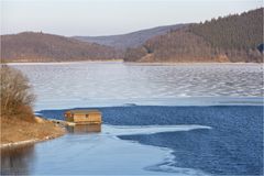 die Hütte am See