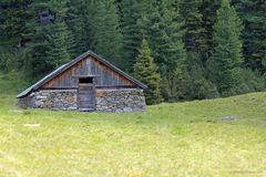 die Hütte am Waldesrand