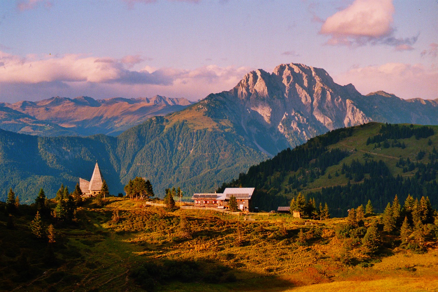 Die Hütte im Abendlicht