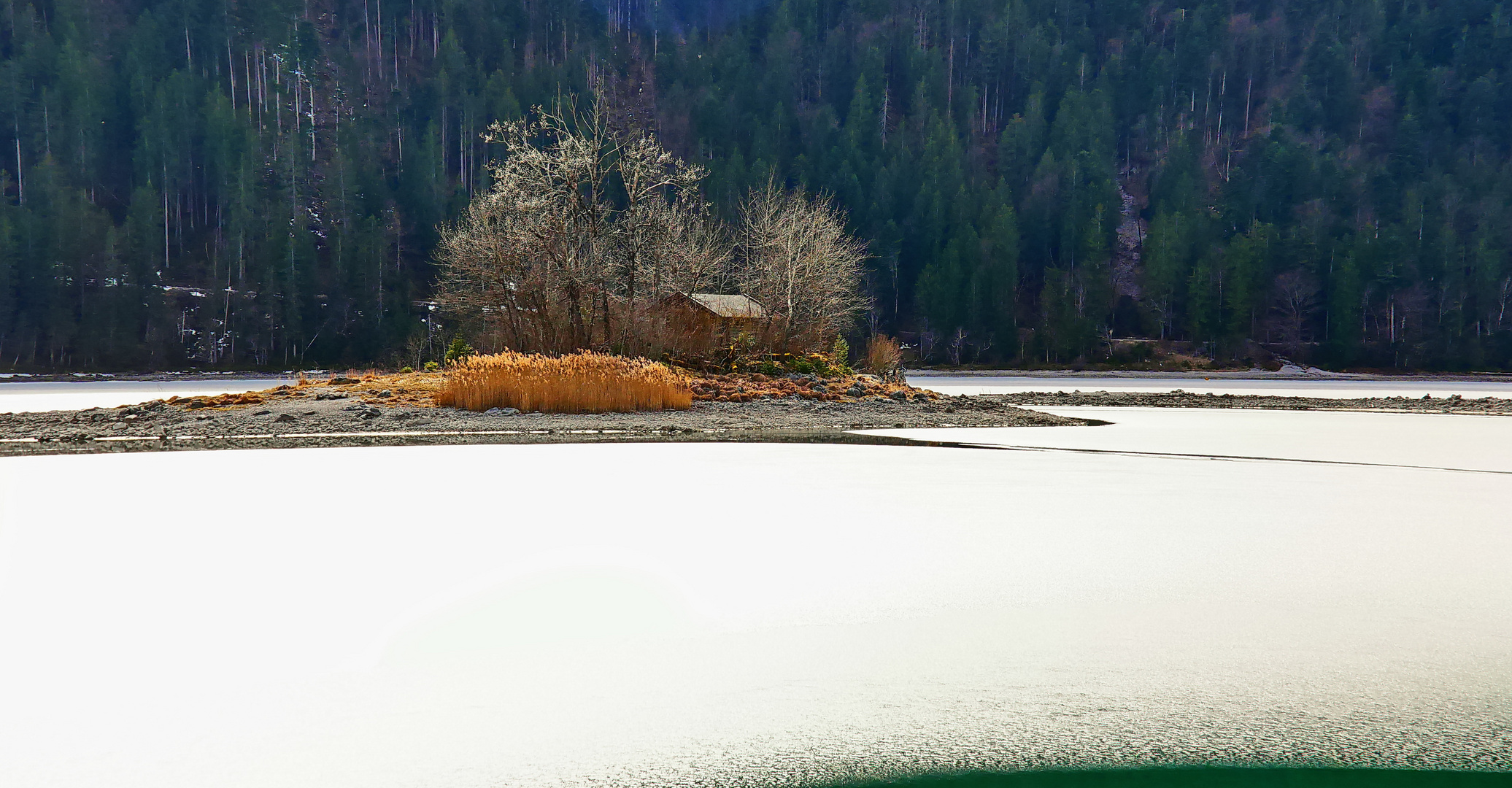 Die Hütte im See