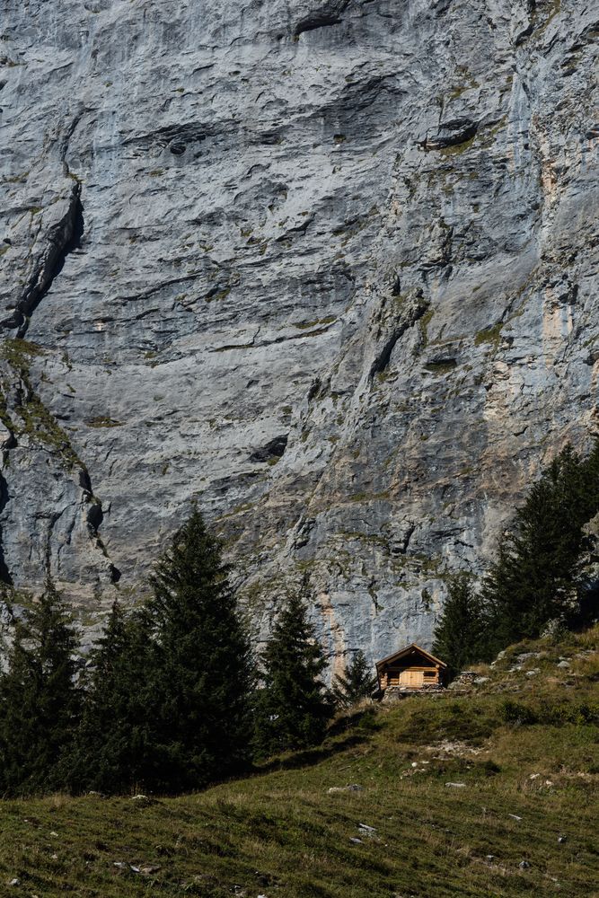 Die Hütte und die Felswand 1