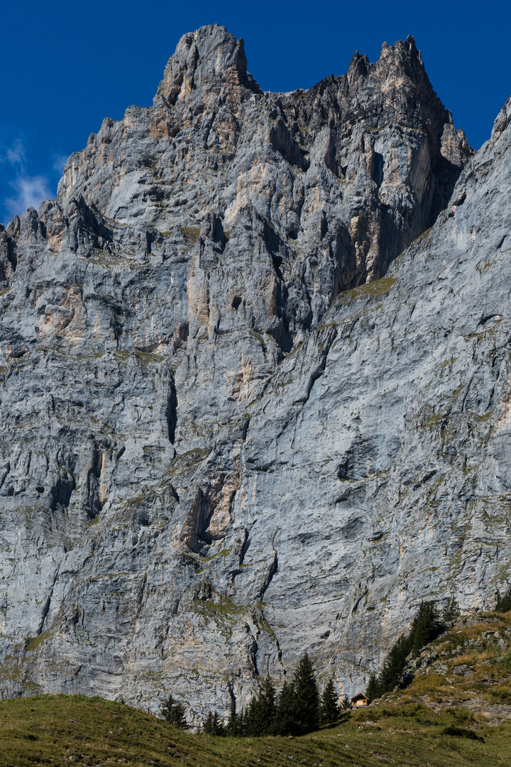 Die Hütte und die Felswand 2