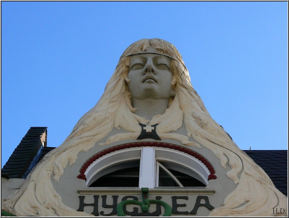 Die Hygiea als Giebelfigur