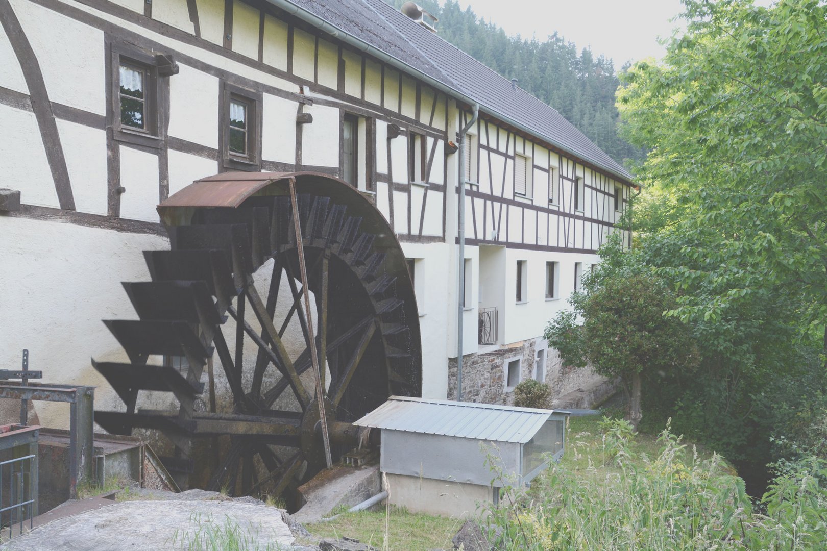 Die idyllisch gelegene Hannesteiner-Müle bietet Ferienwohnungen an