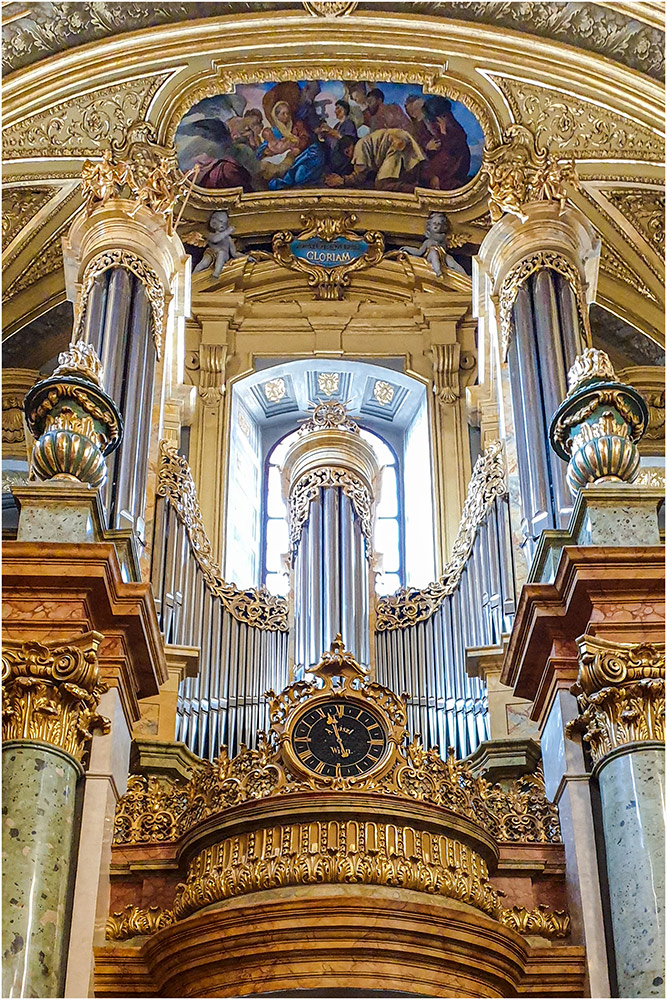 Die Innenansicht der Jesuitenkirche in Wien