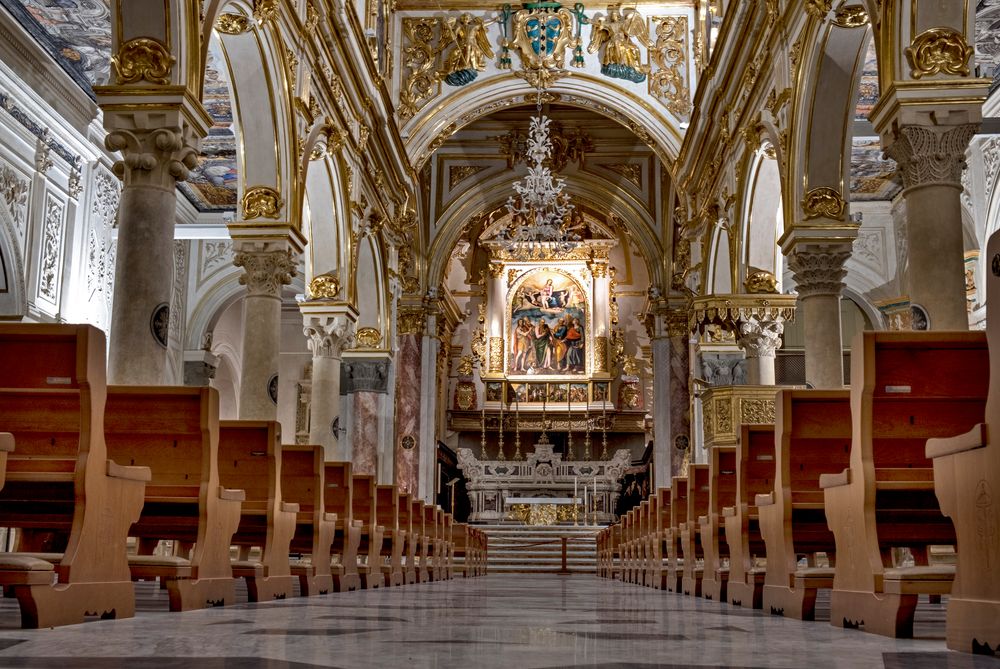 Die Innenansicht der Kathedrale von Matera
