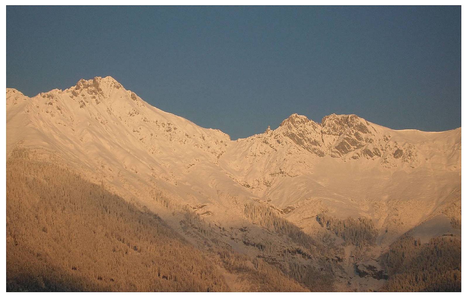 Die Innsbrucker Nordkette im Lichte der Morgensonne ....