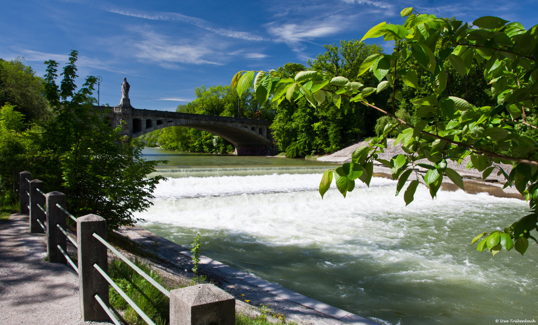 Die Isar an der Maximiliansbrücke