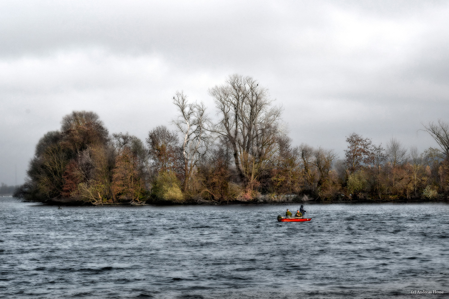 Die Isar ..das Boot und rot