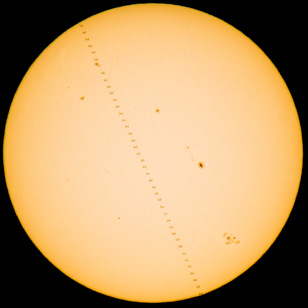 die ISS 'passiert' die Sonne