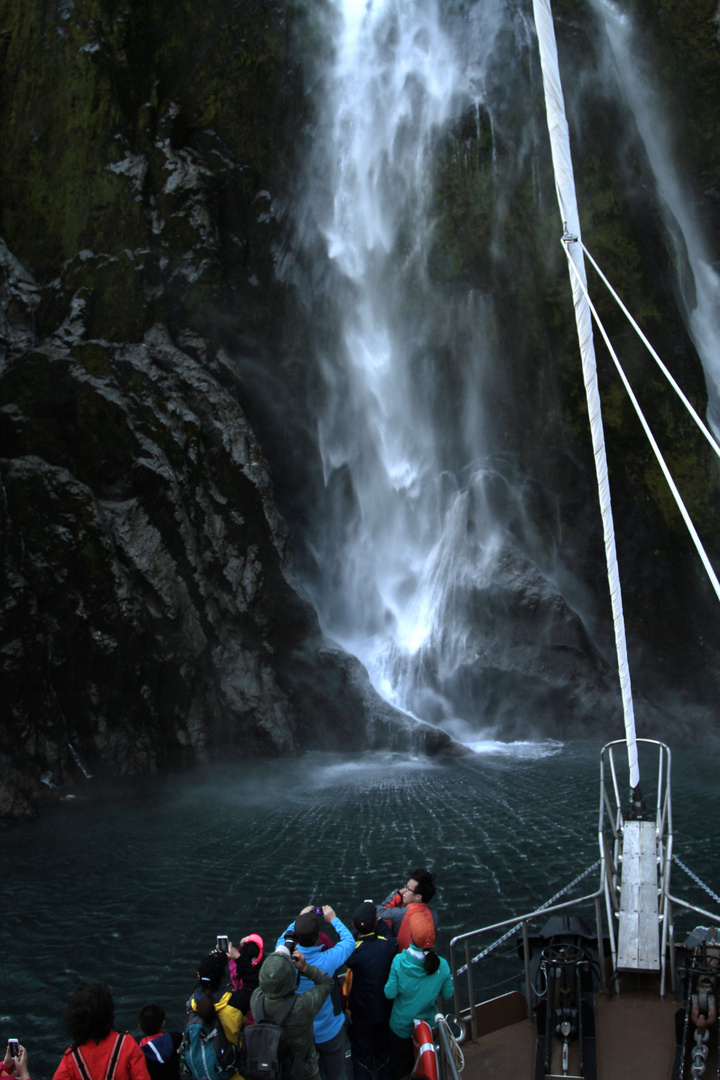 die Japaner und der Wasserfall