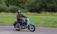 Die Jawa in blau