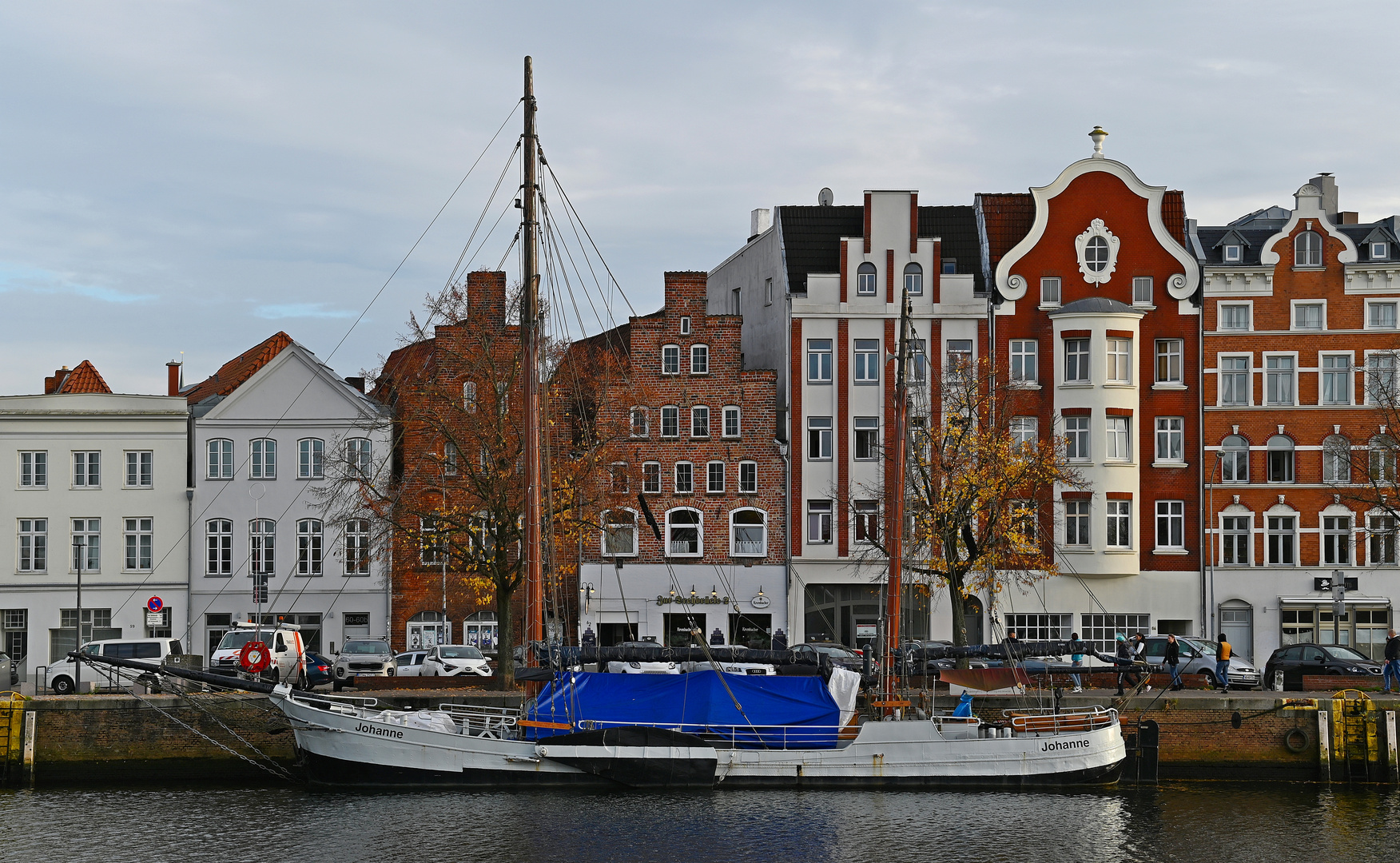 Die JOHANNE an der hebstlichen Untertrave in Lübeck