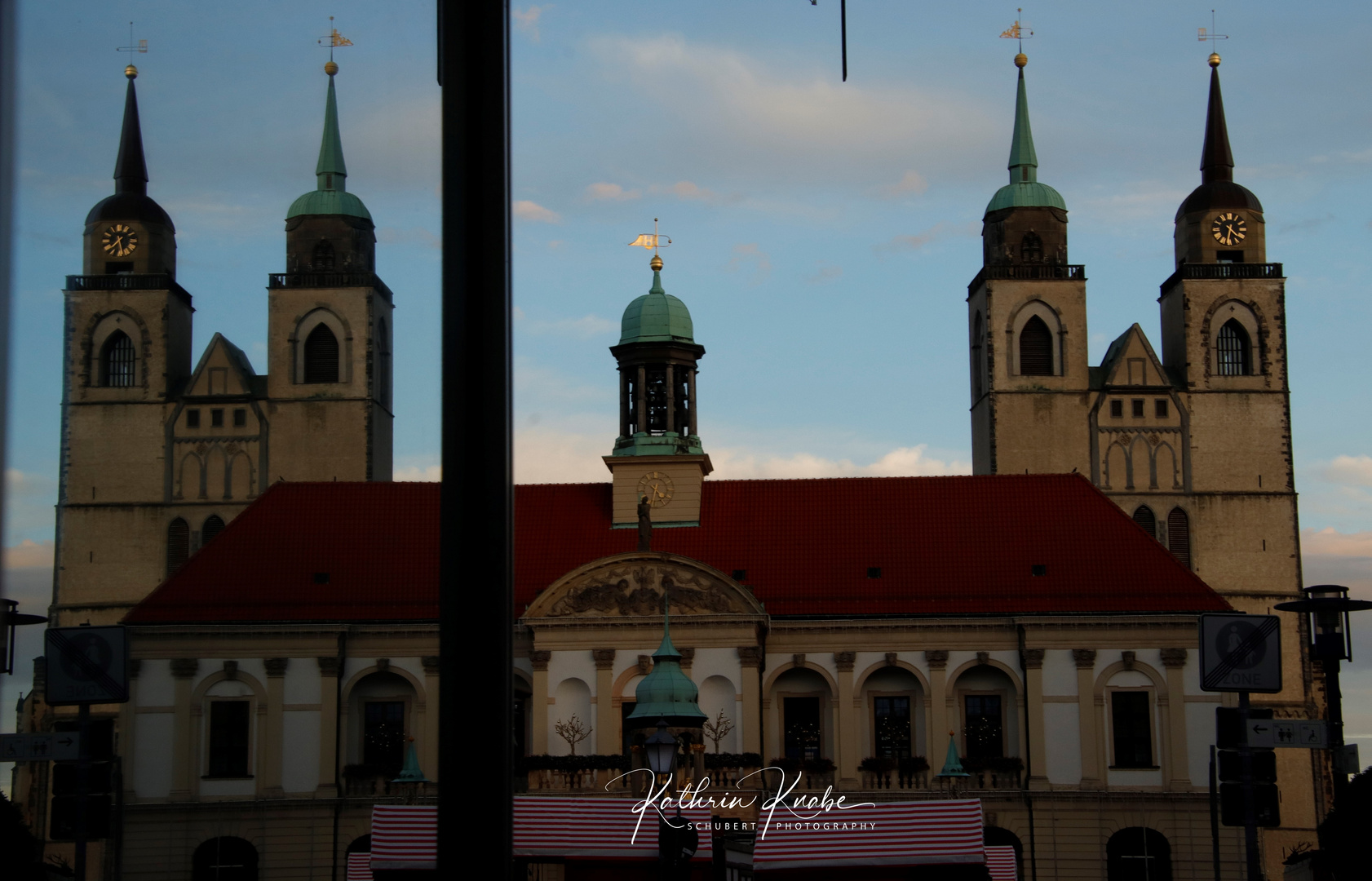 Die Johanniskirche zu Magdeburg-verspiegelt