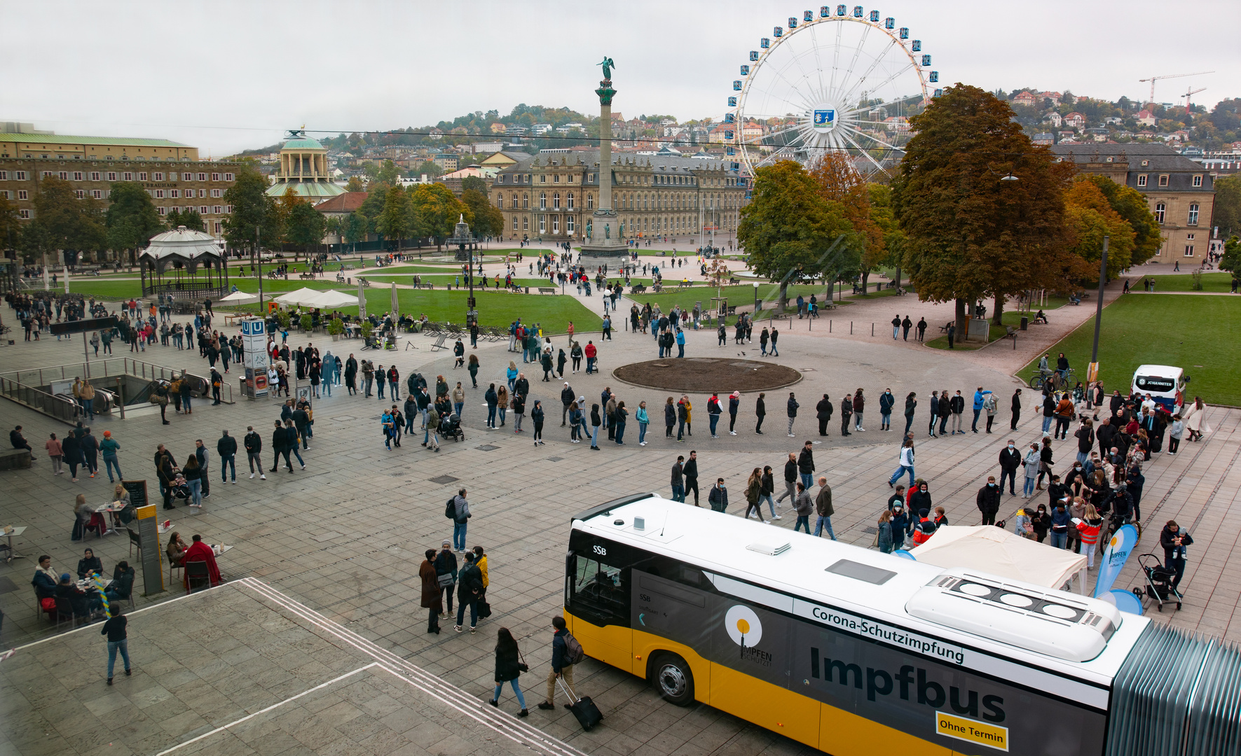 Die Johanniter impfen auf dem Stuttgarter Schlossplatz