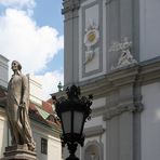 Die Joseph-Haydn-Statue vor der Mariahilfer Kirche