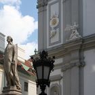 Die Joseph-Haydn-Statue vor der Mariahilfer Kirche