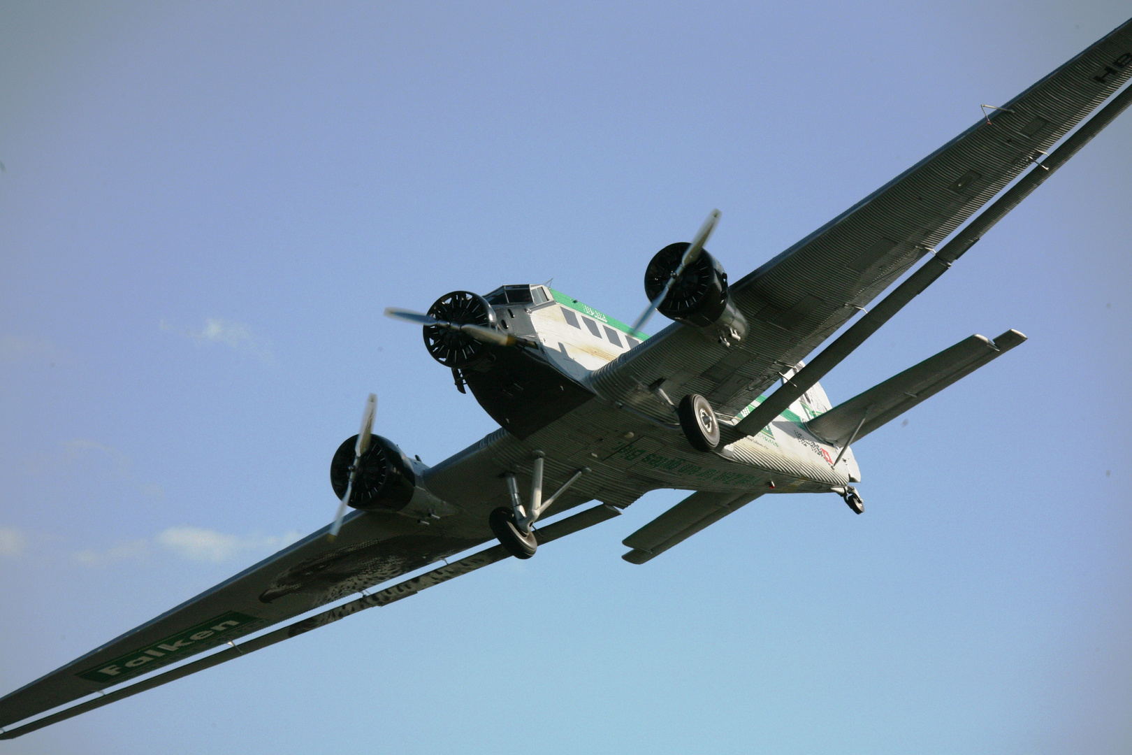 Die Ju-52 im Überflug