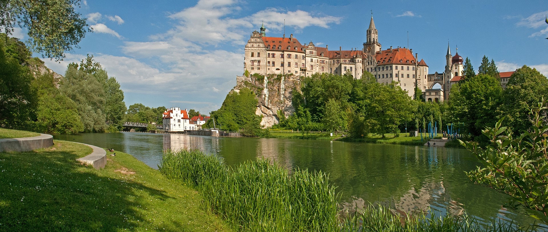 Die junge Donau mit Schloss Sigmaringen