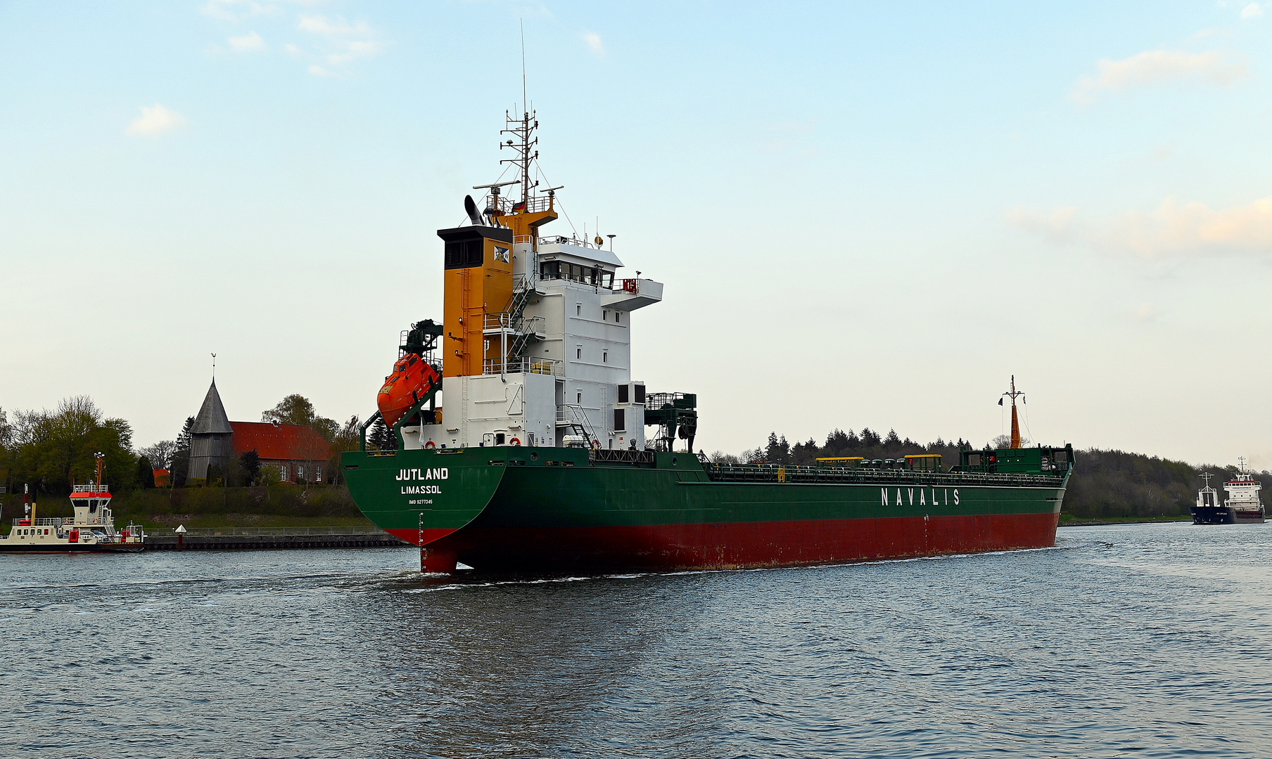 Die JUTLAND bei Sehestedt im Nord-Ostsee-Kanal