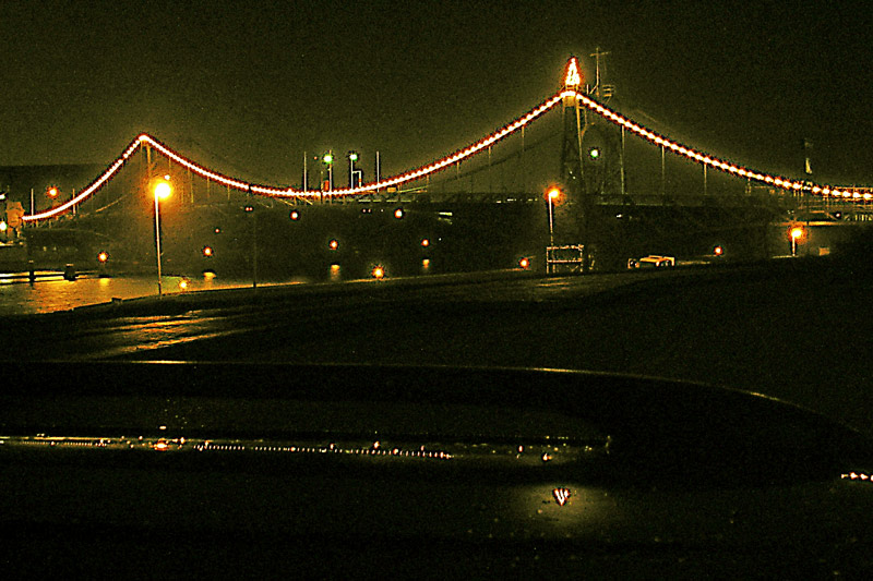 Die K-W Brücke bei Nacht