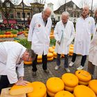 Die Käsebegutachter in Alkmaar