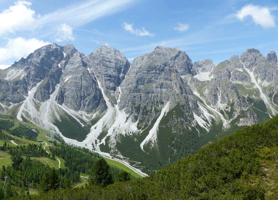Die Kalkkögel Berggruppe im Stubaital...