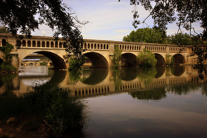 Die Kanalbrücke über den Orb in Béziers.