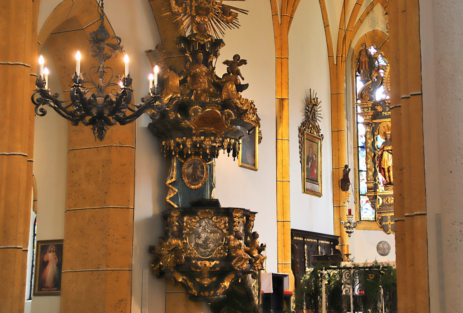 Die Kanzel in der Pfarrkirche in Maria Wörth