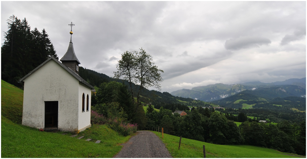 Die Kapelle am Ende des Tales ...