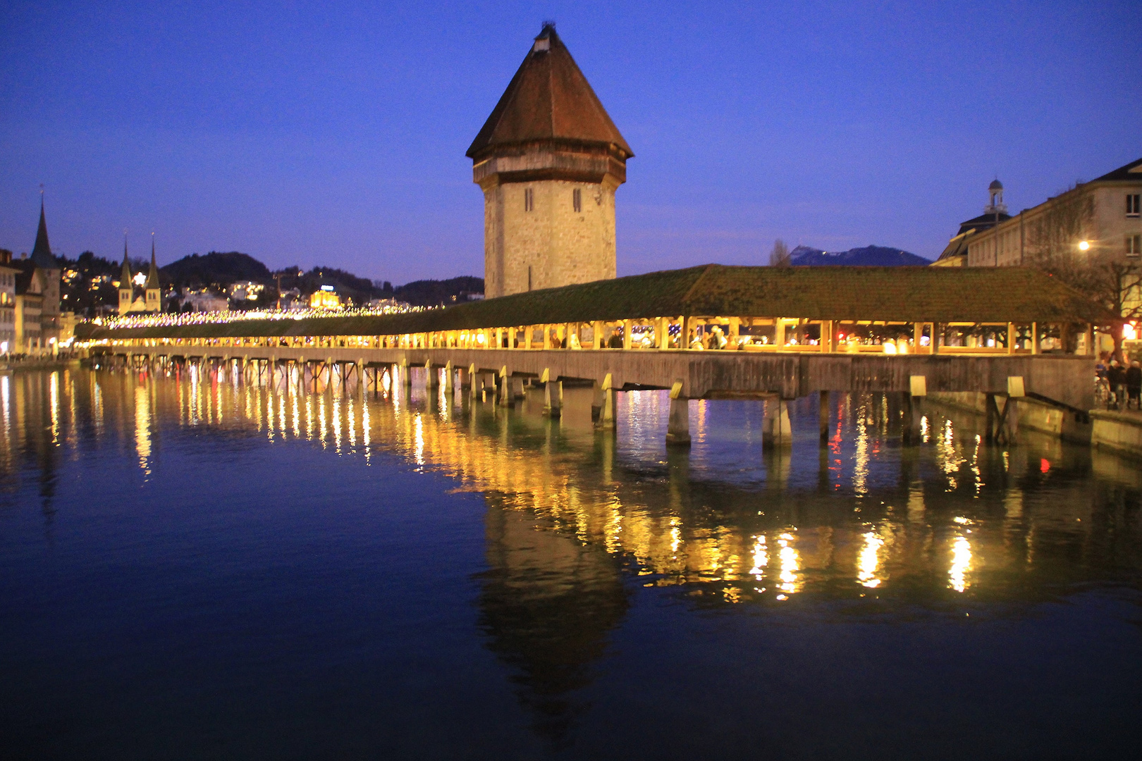 Die Kappelbrücke in Luzern ist sehr schön...