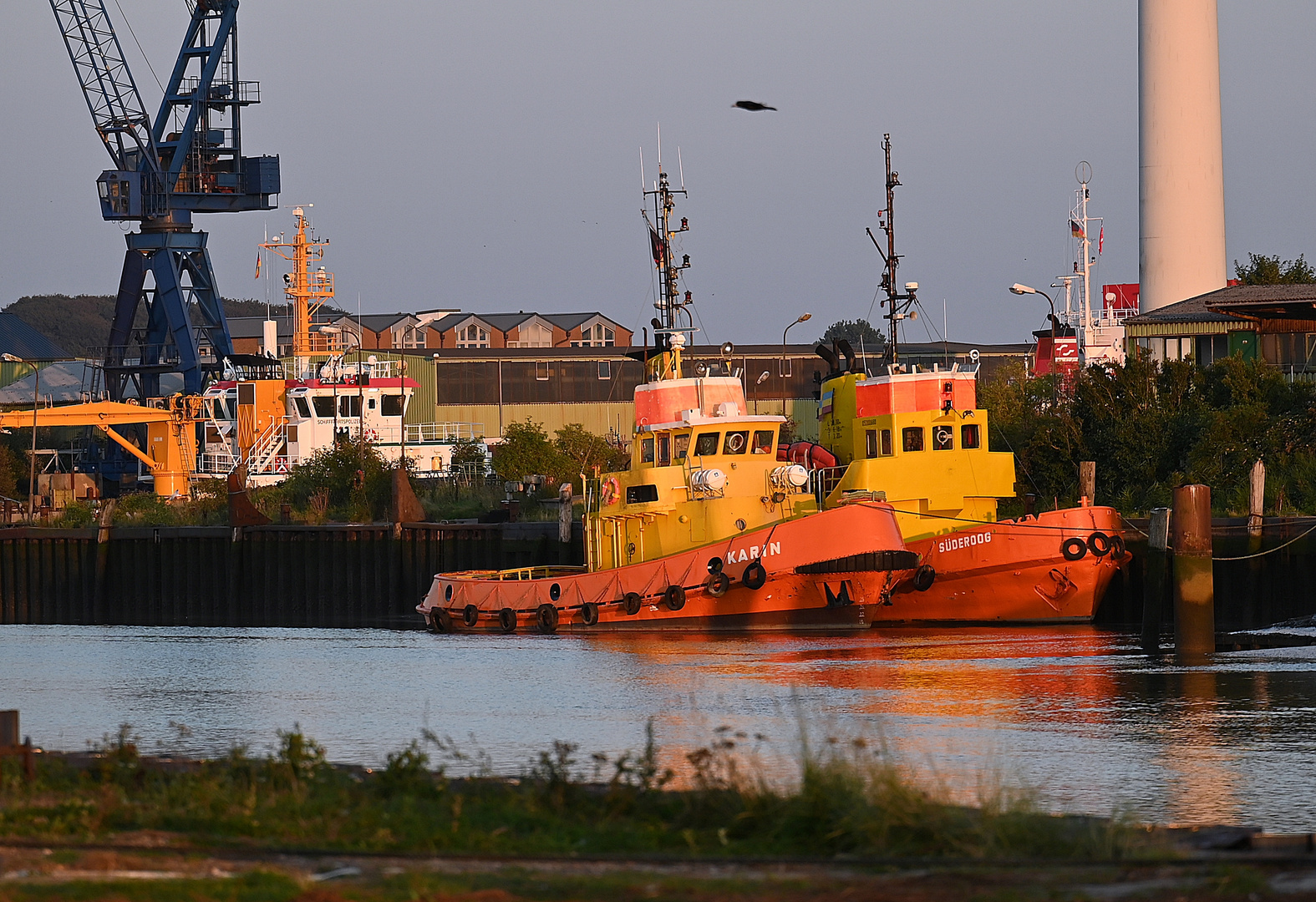 Die KARIN und die SÜDEROOG im Husumer Hafen