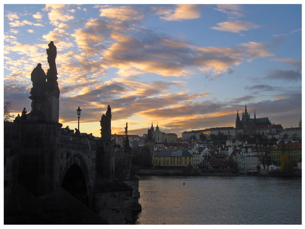 Die Karlsbrücke am Abend