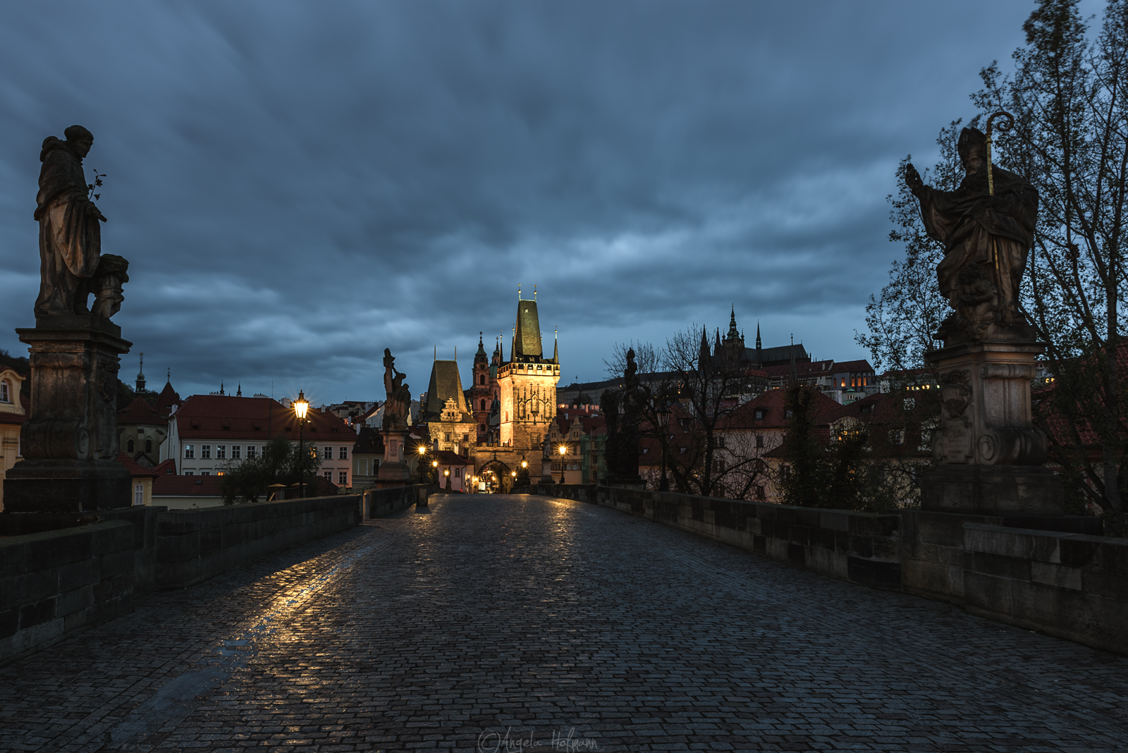 Die Karlsbrücke ..