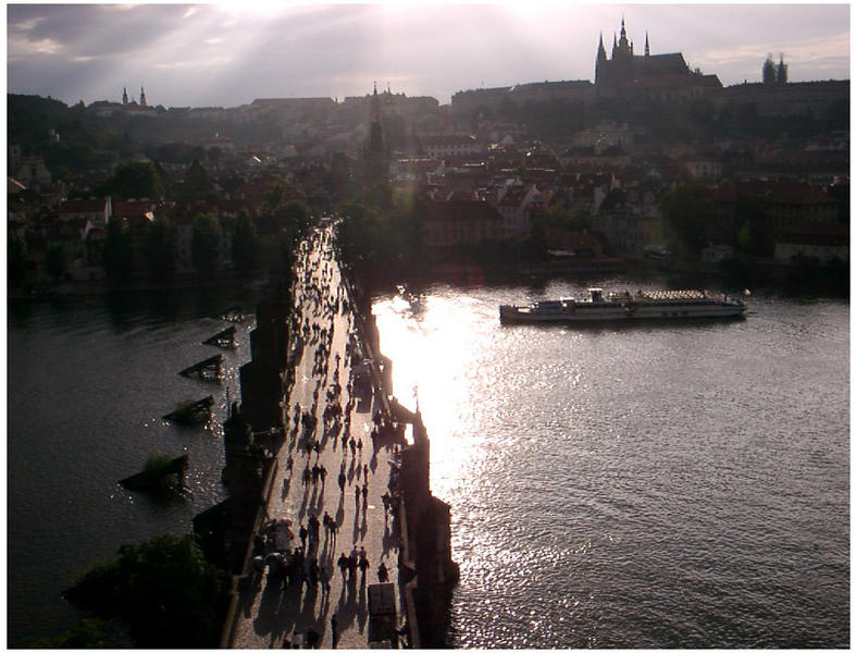 Die Karlsbrücke nach dem großen Regen