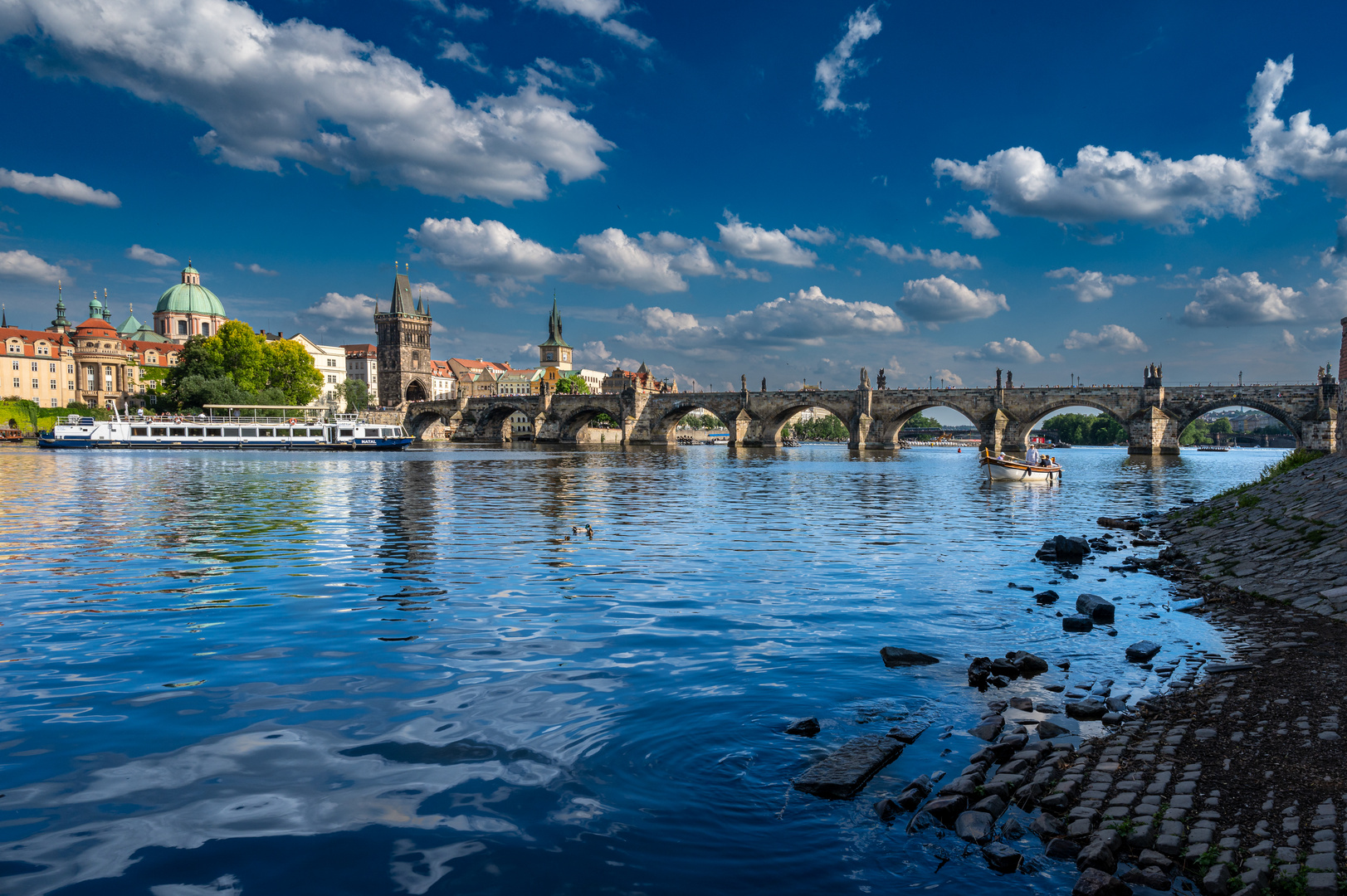 Die Karlsbrücke zu Prag