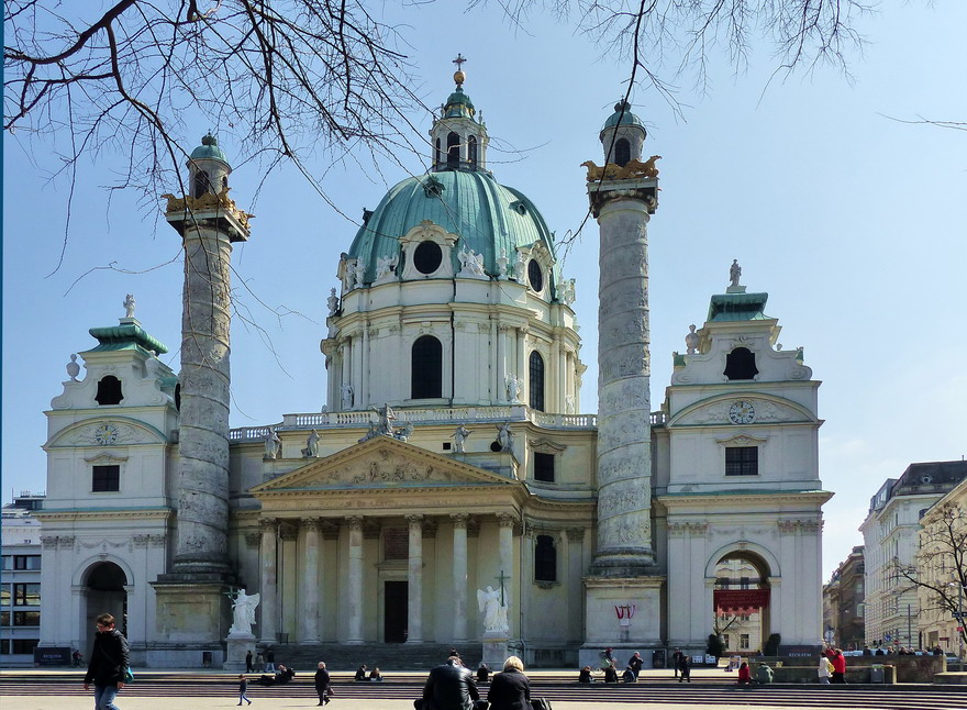 Die Karlskirche, das majestätische Wahrzeichen Wiens.