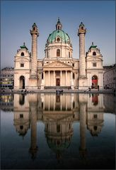 Die Karlskirche im Spiegel