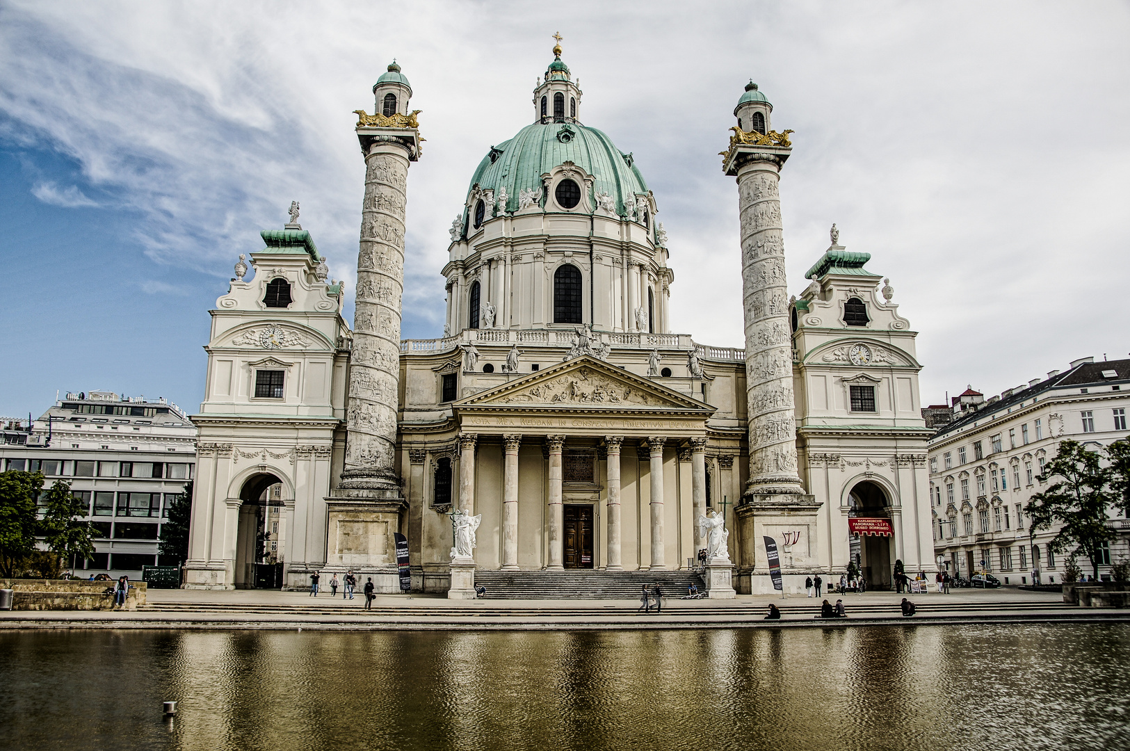 Die Karlskirche in Wien