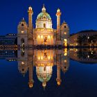 Die Karlskirche in Wien in der blauen Stunde