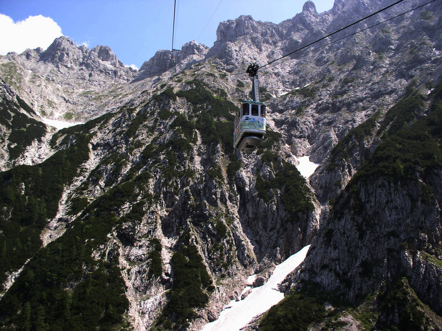 Die Karwendel Bergbahn überwindet ...