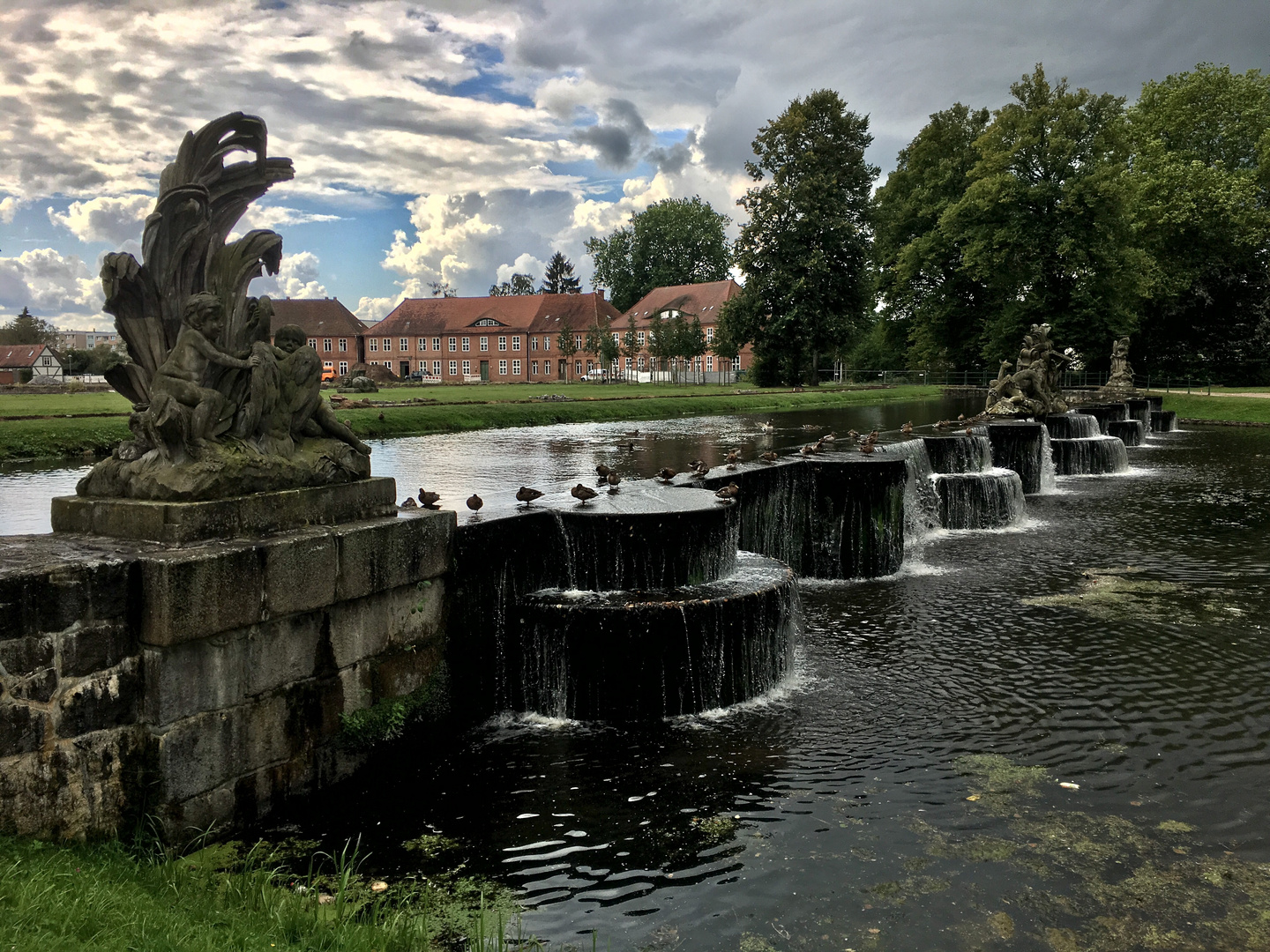 Die *Kaskaden* ...  Schloss Ludwigslust 