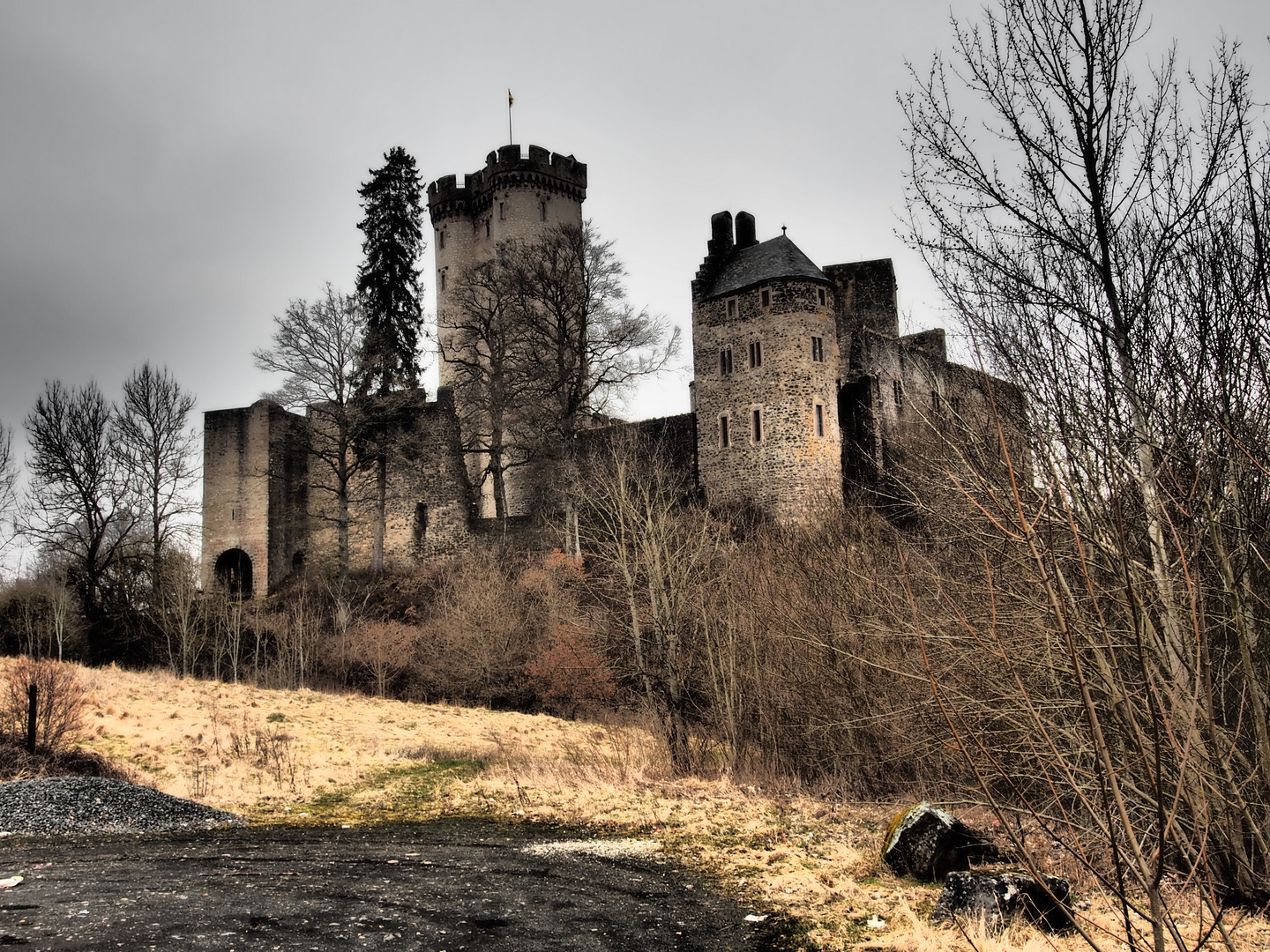 Die Kasselburg ...in der Eifel ....