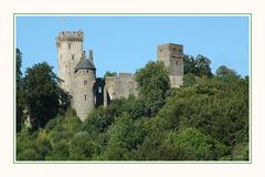 Die Kasselburg in Pelm bei Gerolstein ( Eifel )